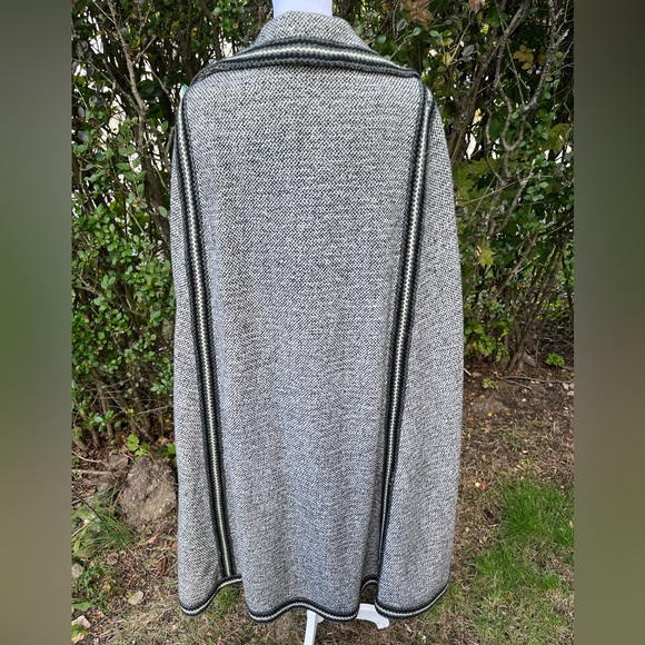 Vintage Bass New York Wool Cape - Picture 12 of 17